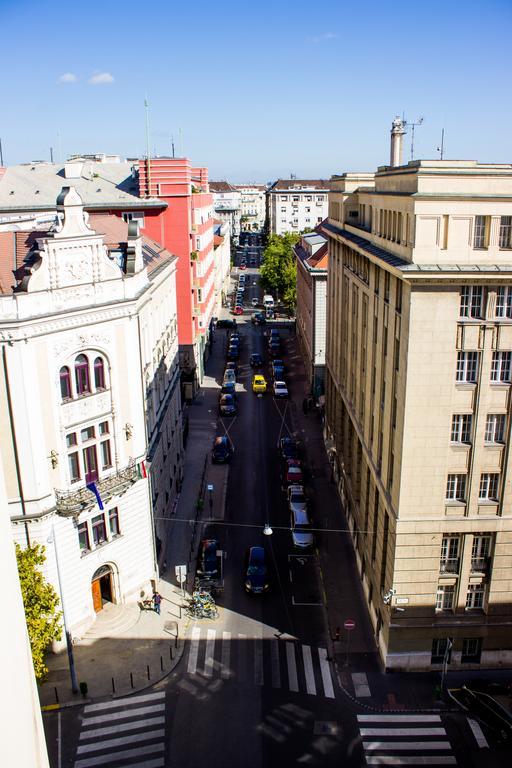 At Parliament Budapešť